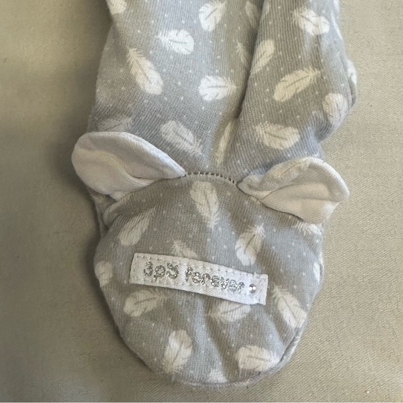 3 Pommes - Gray Insulated Onesie with White Leaf Design w/ silver features - Picture 3 of 5